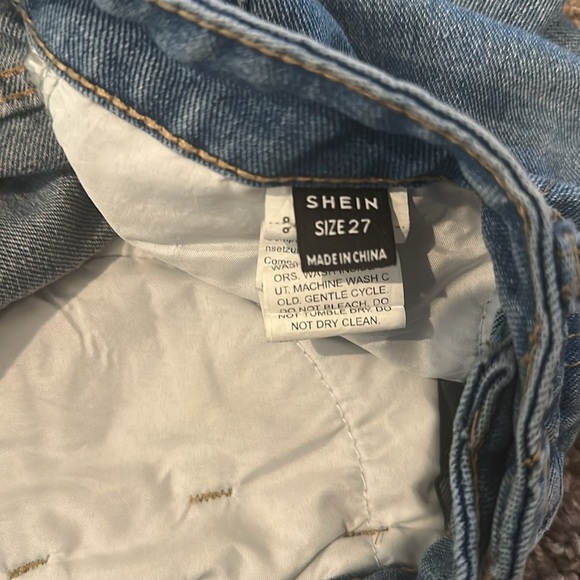 SHEIN Light Wash Distressed High Rise Straight Leg Mom Jeans Size 27 - Picture 6 of 6
